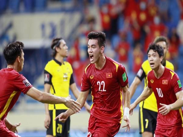 Bóng đá VN chiều 18/6: FIFA ca ngợi thành tích của ĐT Việt Nam Bóng đá VN chiều 18/6: FIFA ca ngợi thành tích của ĐT Việt Nam