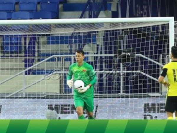 Thủ môn là gì? Vai trò của thủ môn trong bóng đá? Thủ môn là gì? Vai trò của thủ môn trong bóng đá?