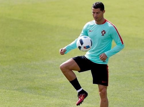 Những kỹ thuật bóng đá cơ bản nhất mà bạn nên biết Những kỹ thuật bóng đá cơ bản nhất mà bạn nên biết