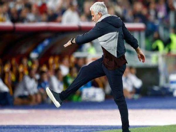 Bóng đá Quốc Tế chiều 25/10: Mourinho gây náo loạn Serie A Bóng đá Quốc Tế chiều 25/10: Mourinho gây náo loạn Serie A