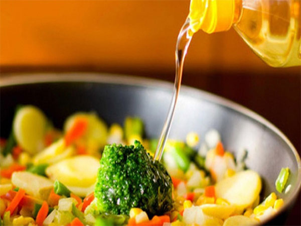 Nằm mơ thấy dầu ăn có ý nghĩa điềm báo gì, đánh con gì Nằm mơ thấy dầu ăn có ý nghĩa điềm báo gì, đánh con gì