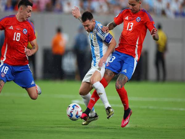 Chile 0-1 Argentina: Argentina vào tứ kết sớm Chile 0-1 Argentina: Argentina vào tứ kết sớm