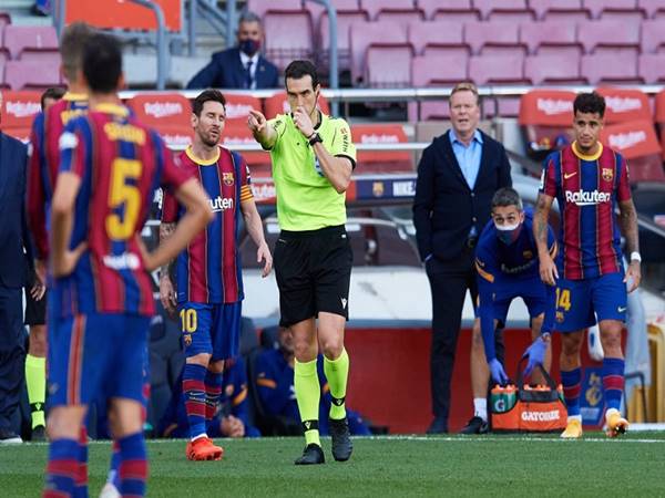 Treo giò là gì? Án phạt không thể tránh khỏi trong bóng đá Treo giò là gì? Án phạt không thể tránh khỏi trong bóng đá