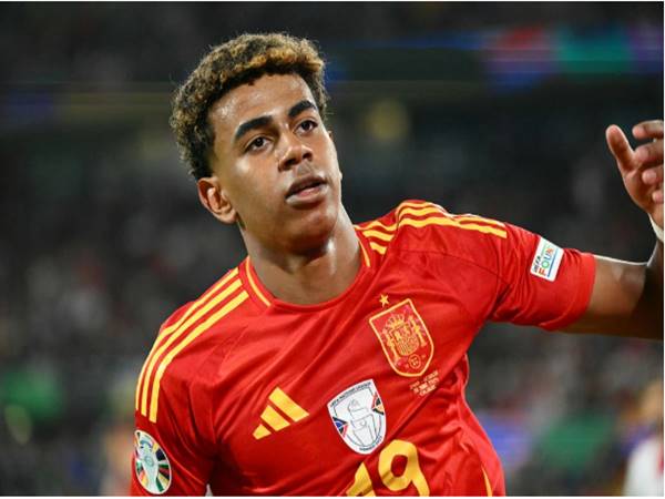 Hành trình sự nghiệp của cầu thủ Lamine Yamal Hành trình sự nghiệp của cầu thủ Lamine Yamal