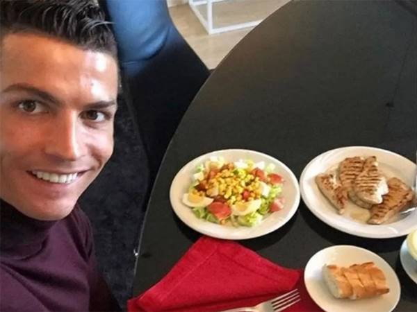 Lịch trình 1 ngày của Ronaldo có những hoạt động nào? Lịch trình 1 ngày của Ronaldo có những hoạt động nào?
