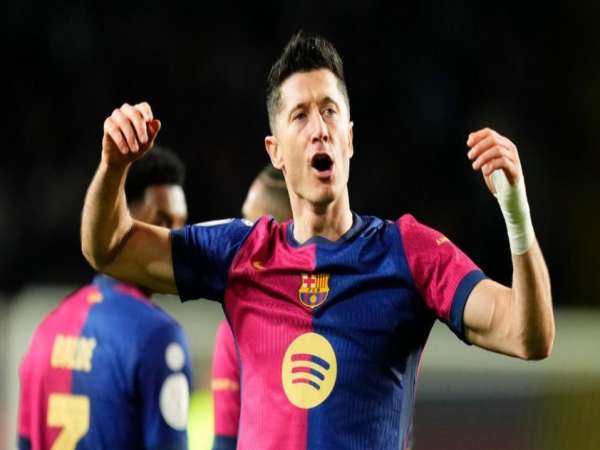 Bóng đá QT: Robert Lewandowski khiến cả La Liga nể phục Bóng đá QT: Robert Lewandowski khiến cả La Liga nể phục