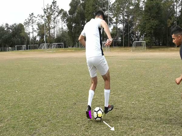 Bật mí cách chuyền bóng sáng tạo cho ai chưa biết Bật mí cách chuyền bóng sáng tạo cho ai chưa biết