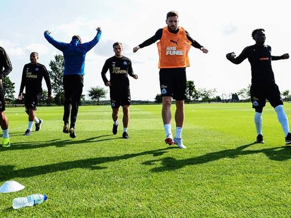 Chế độ tập luyện của cầu thủ bóng đá để duy trì phong độ Chế độ tập luyện của cầu thủ bóng đá để duy trì phong độ